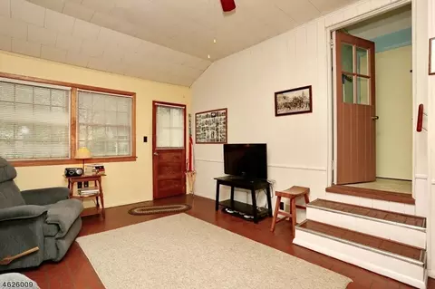 147 Spring Ln, Paramus, NJ 07652 photo 4