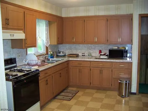 29 Cathyann Ct, Wayne, NJ 07470 photo 3