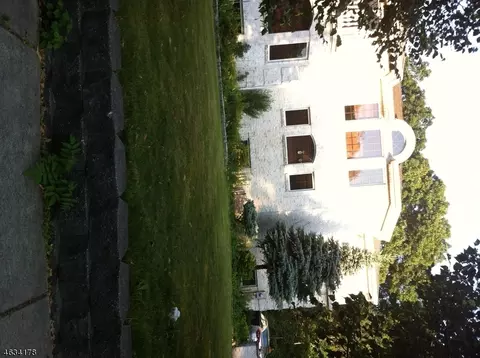 380 Valley View Ave, Paramus, NJ 07652 photo 2