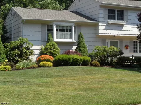 11 Pitman Pl, Wayne, NJ 07470 photo 2
