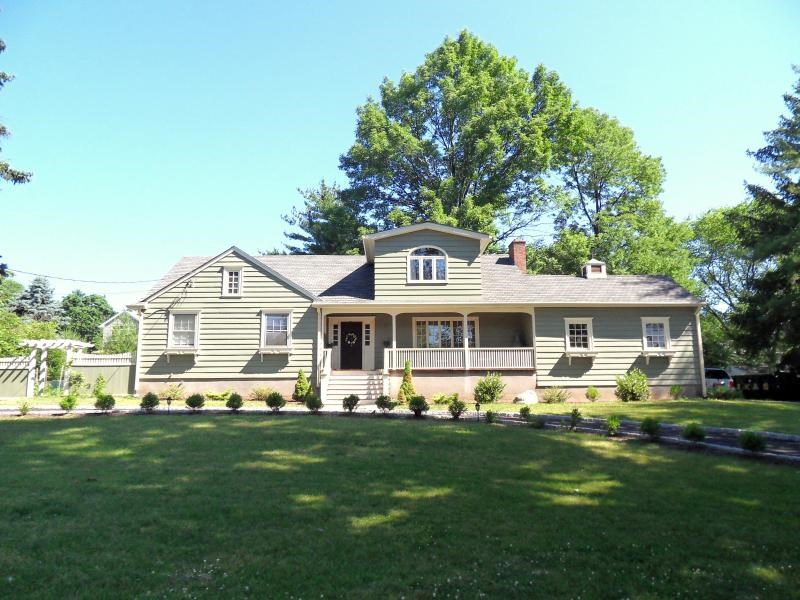 471 Parish Dr, Wayne, NJ 07470 photo 1