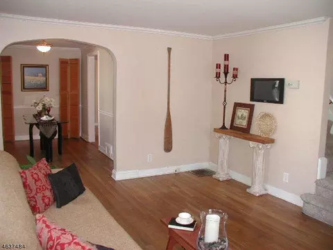 650 Crescent Dr, Bound Brook, NJ 08805 photo 4