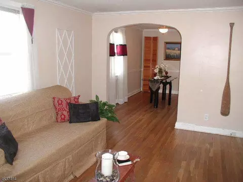 650 Crescent Dr, Bound Brook, NJ 08805 photo 3