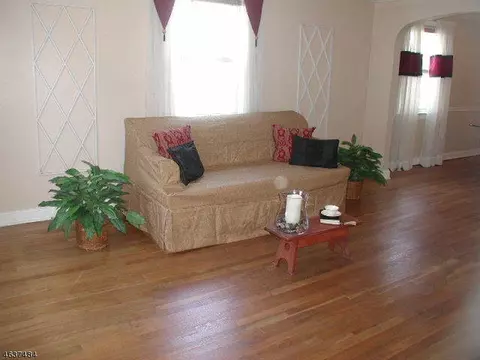 650 Crescent Dr, Bound Brook, NJ 08805 photo 2