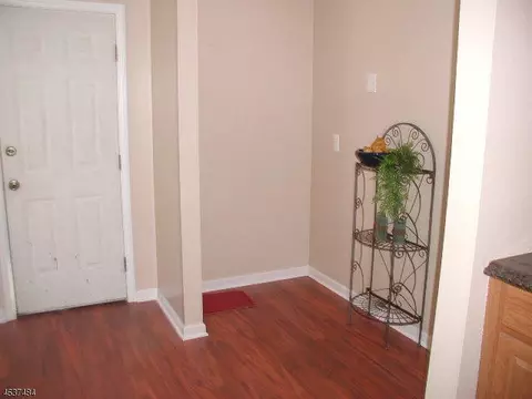 650 Crescent Dr, Bound Brook, NJ 08805 photo 10