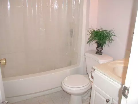 650 Crescent Dr, Bound Brook, NJ 08805 photo 16