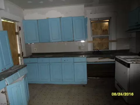 529 W 4th St, Plainfield, NJ 07060 photo 11
