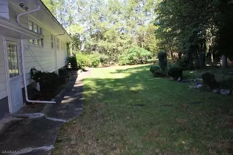 36 Surrey Dr, Wayne, NJ 07470 photo 4