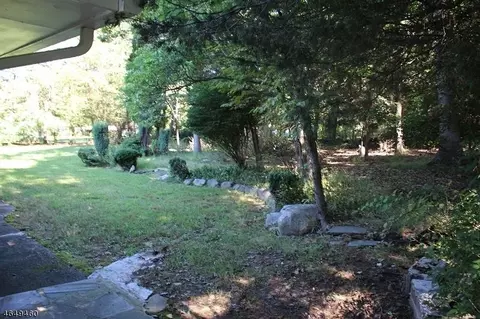 36 Surrey Dr, Wayne, NJ 07470 photo 3
