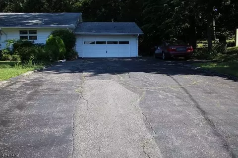 36 Surrey Dr, Wayne, NJ 07470 photo 2