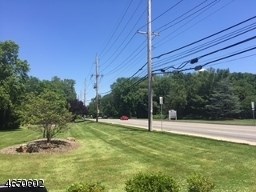 101 Riverview Dr, Wayne, NJ 07470 photo 1