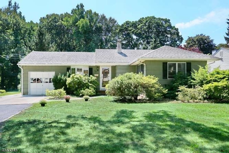 172 Concord Dr, Paramus, NJ 07652 photo 1