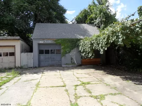 525 E 3rd St, Plainfield, NJ 07060 photo 9