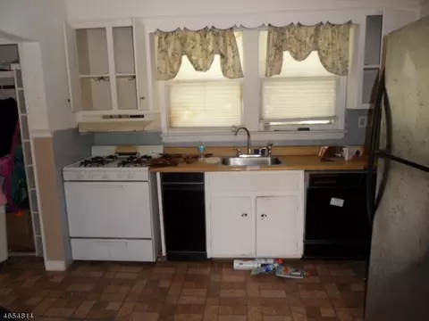 525 E 3rd St, Plainfield, NJ 07060 photo 4