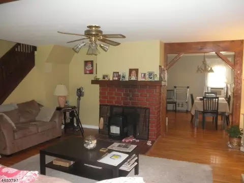 606 Fairfield Rd, Wayne, NJ 07470 photo 2