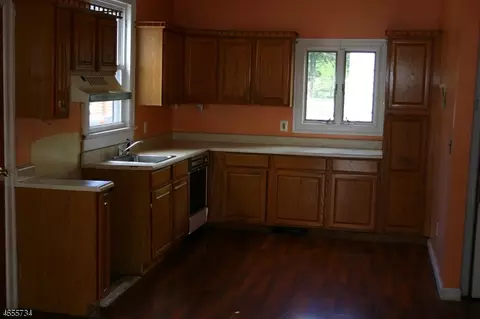 596 West Ave, Sewaren, NJ 07077 photo 8