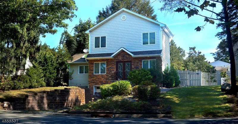 2 Lyncrest Ter, Wayne, NJ 07470 photo 1