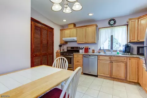 8 Douglas Way, Wayne, NJ 07470 photo 12