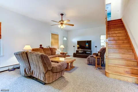 8 Douglas Way, Wayne, NJ 07470 photo 4