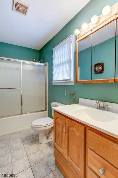 8 Douglas Way, Wayne, NJ 07470 photo 18