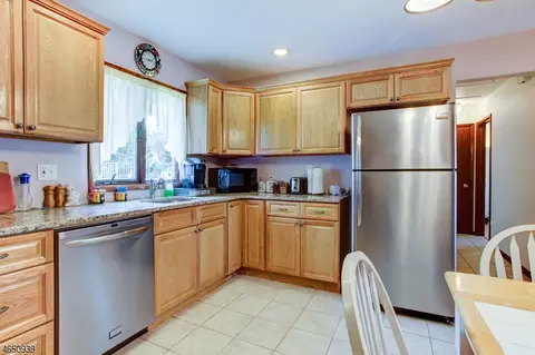 8 Douglas Way, Wayne, NJ 07470 photo 13