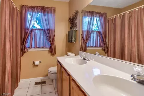 10 Glen Eagles Rd, Washington, NJ 07882 photo 18