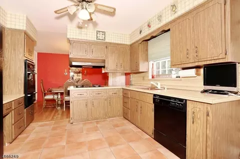 455 Tulane Ct, Paramus, NJ 07652 photo 8