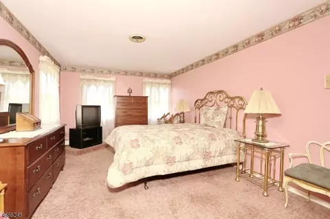 455 Tulane Ct, Paramus, NJ 07652 photo 10