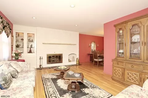 455 Tulane Ct, Paramus, NJ 07652 photo 4