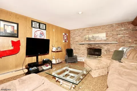 455 Tulane Ct, Paramus, NJ 07652 photo 14
