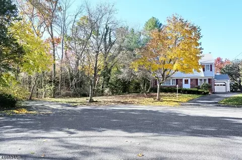 455 Tulane Ct, Paramus, NJ 07652 photo 2