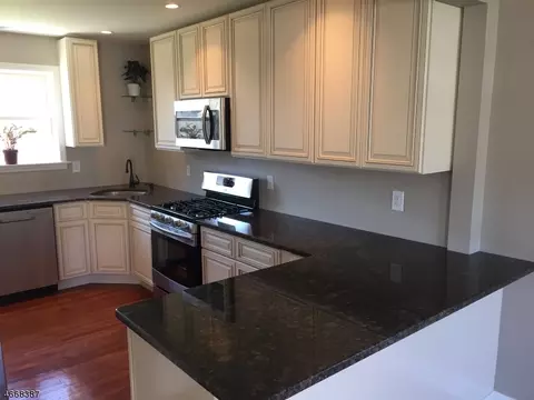 3 Marshall Pl, Middlesex, NJ 08846 photo 2
