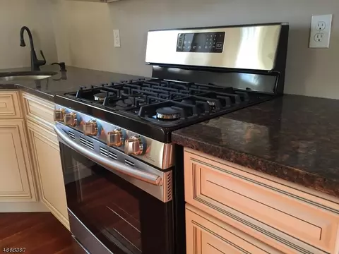 3 Marshall Pl, Middlesex, NJ 08846 photo 4