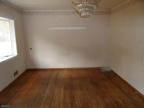 468 Warfield Rd, North Plainfield, NJ 07063 photo 2
