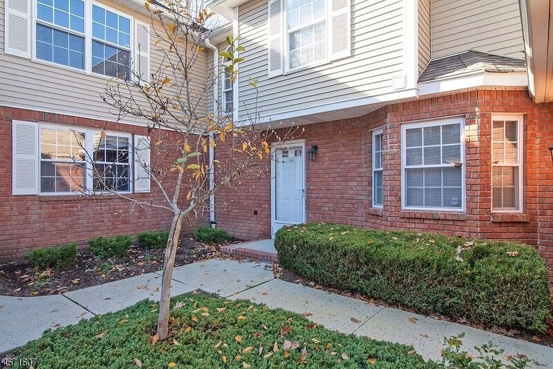 18 Berkeley Sq, Berkeley Heights, NJ 07922 photo 1