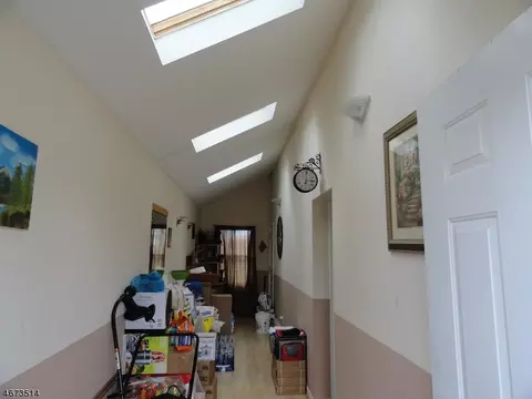 457 Riverside Dr, Wayne, NJ 07470 photo 9