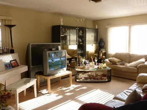 21 Spring St, Wallington, NJ 07057 photo 3