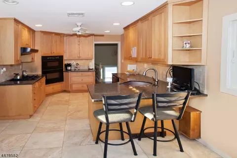 7 Nimitz Rd, Wayne, NJ 07470 photo 4