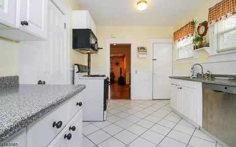 705 E 2nd Ave, Roselle, NJ 07203 photo 11
