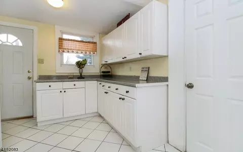 705 E 2nd Ave, Roselle, NJ 07203 photo 10