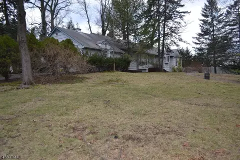36 Featherbed Ln, Clark, NJ 07066 photo 2