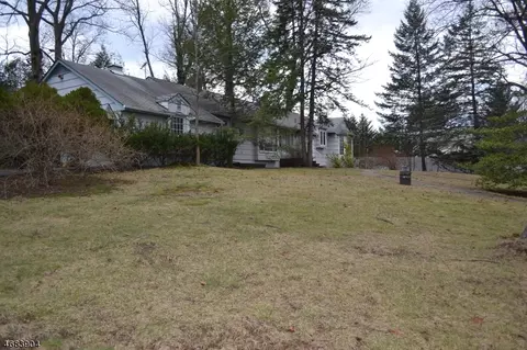 36 Featherbed Ln, Clark, NJ 07066 photo 3