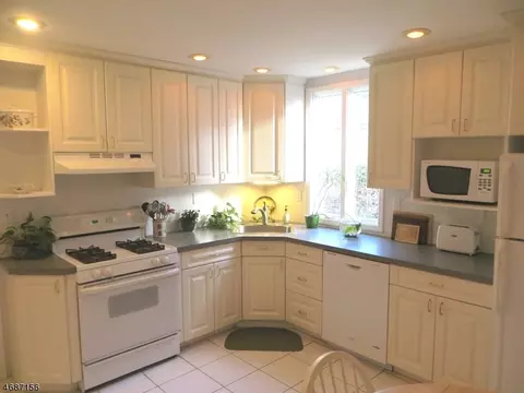 65 Lake Trl E, Wayne, NJ 07470 photo 6