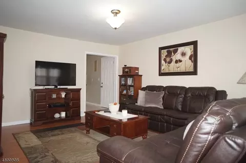 509 E 2nd Ave, Roselle, NJ 07203 photo 2