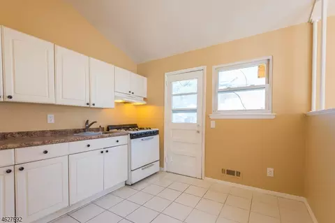 111 Highview Ter, Dover, NJ 07801 photo 16