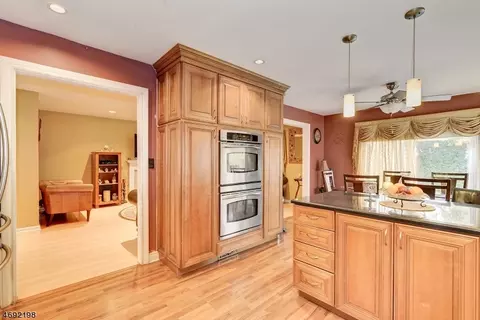 754 Livingston Ct, Paramus, NJ 07652 photo 8