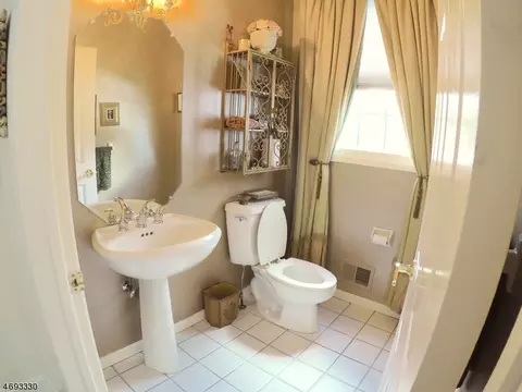 41 Gates Pl, Wayne, NJ 07470 photo 10