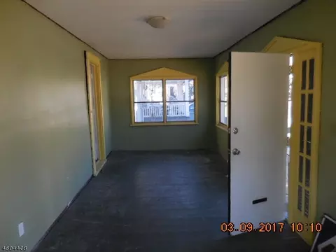 324 E 3rd Ave, Roselle, NJ 07203 photo 3