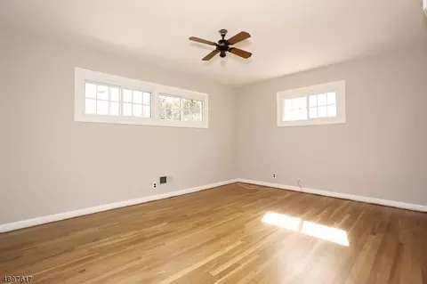 759 Galda Rd, Paramus, NJ 07652 photo 12