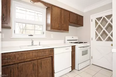 759 Galda Rd, Paramus, NJ 07652 photo 7